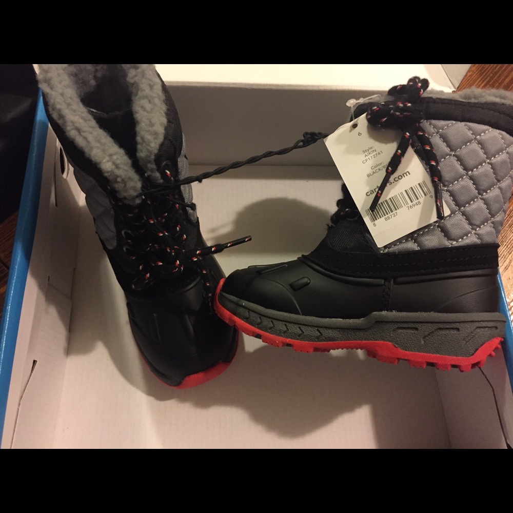 Cater's Aiken boys size 6 boot